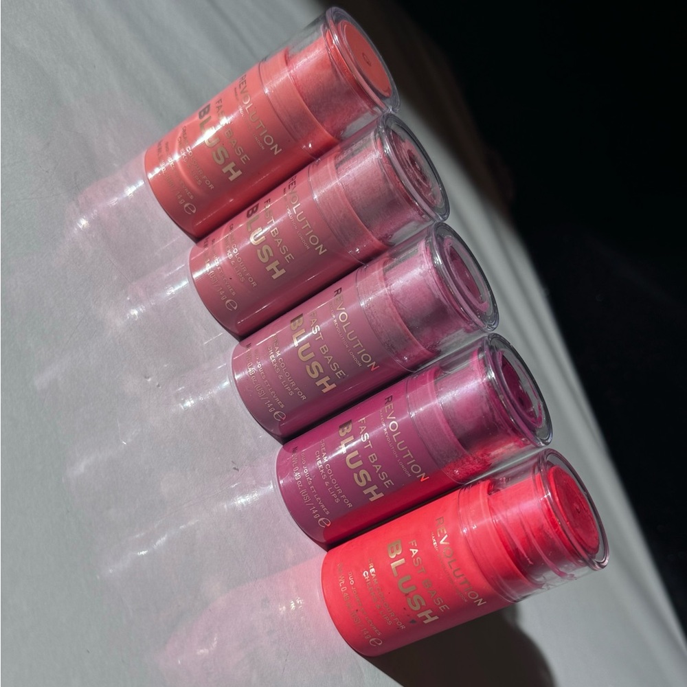 Makeup Revolution fast Base Blush